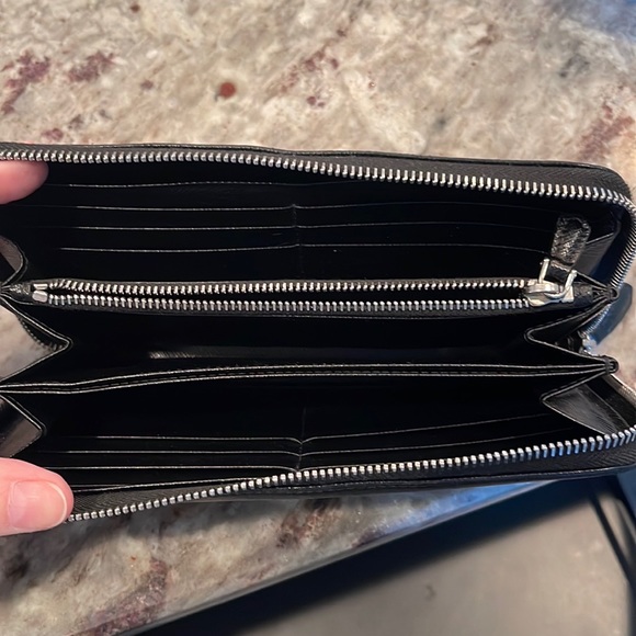 100% Authentic Prada Long Zip Around Wallet Black Saffiano - Picture 4 of 4